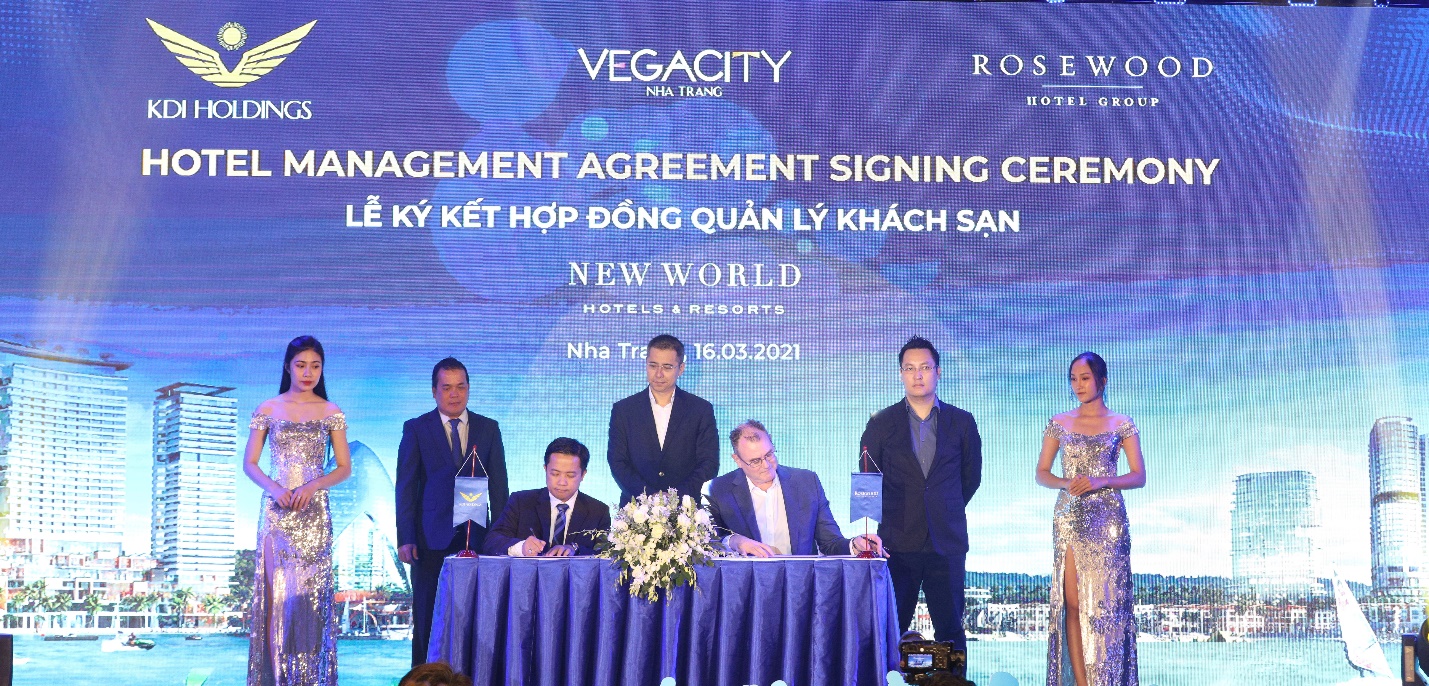 Lễ ký kết hợp đồng quản lý khách sạn giữa KDI Holdings và Rosewood Hotel Group.